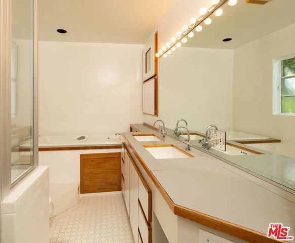 12217 Dorothy Street, Los Angeles, CA 90049
