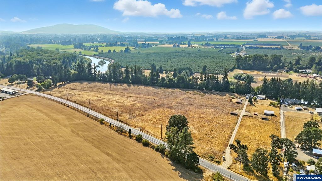 33788 Brewster Rd, Lebanon, OR 97355