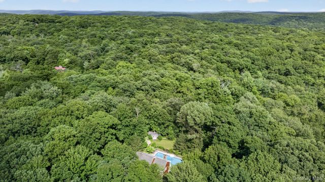 541 E Mountain Road N, Cold Spring, NY 10516