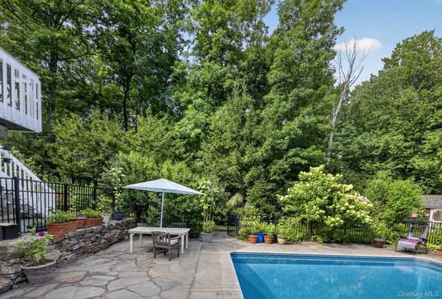 541 E Mountain Road N, Cold Spring, NY 10516