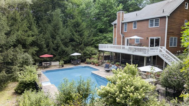 541 E Mountain Road N, Cold Spring, NY 10516