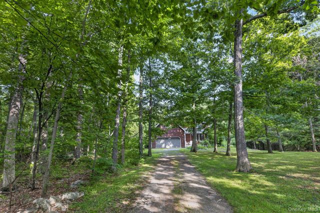 541 E Mountain Road N, Cold Spring, NY 10516