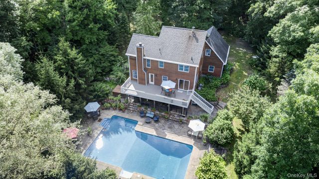 541 E Mountain Road N, Cold Spring, NY 10516