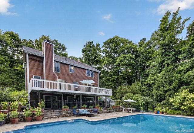541 E Mountain Road N, Cold Spring, NY 10516