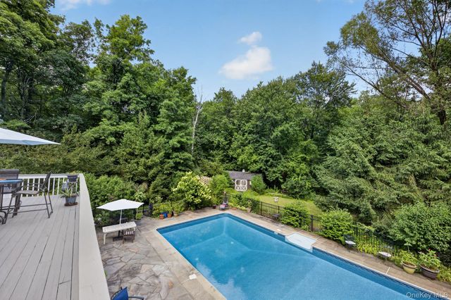 541 E Mountain Road N, Cold Spring, NY 10516