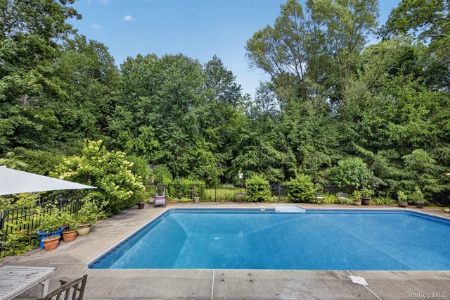 541 E Mountain Road N, Cold Spring, NY 10516