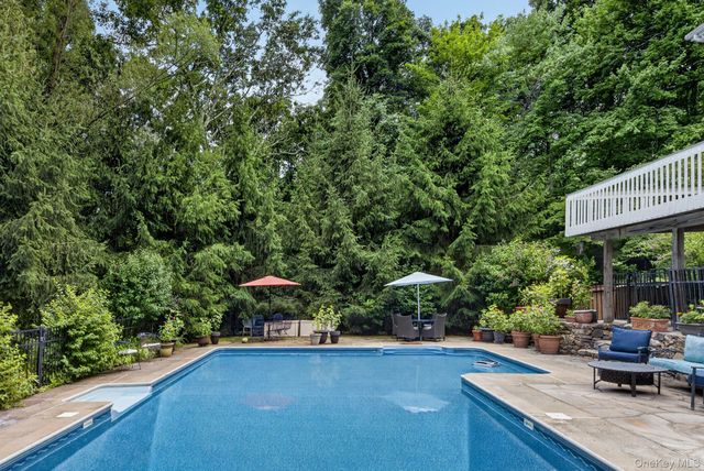 541 E Mountain Road N, Cold Spring, NY 10516