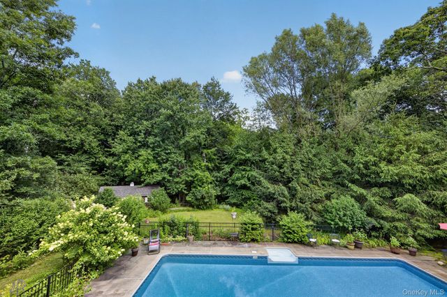 541 E Mountain Road N, Cold Spring, NY 10516