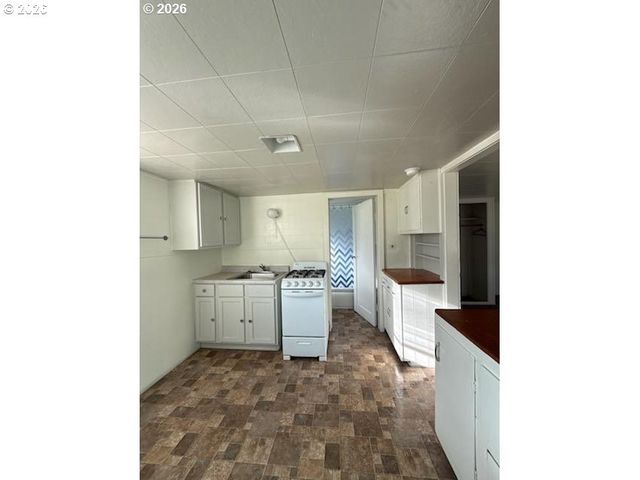 1908 ADAMS Ave, La Grande, OR 97850