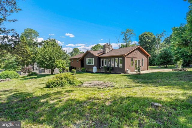 2394 HILL RD, Perkiomenville, PA 18074