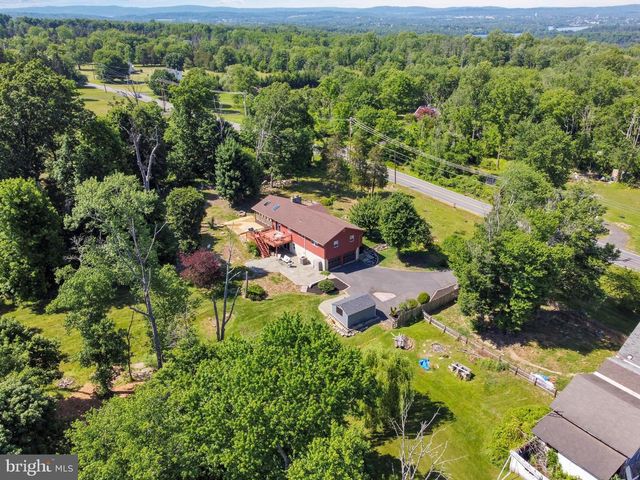 2394 HILL RD, Perkiomenville, PA 18074