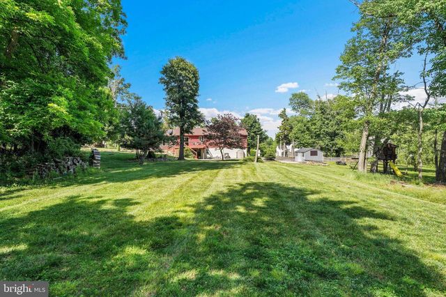 2394 HILL RD, Perkiomenville, PA 18074