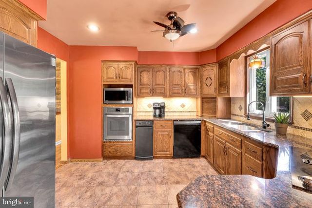2394 HILL RD, Perkiomenville, PA 18074
