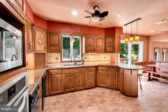 2394 HILL RD, Perkiomenville, PA 18074