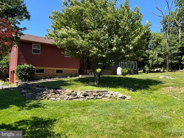 2394 HILL RD, Perkiomenville, PA 18074