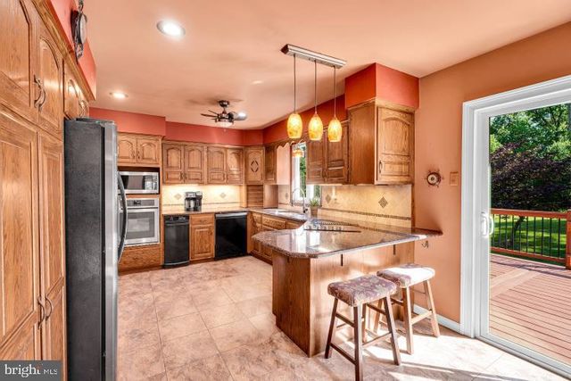 2394 HILL RD, Perkiomenville, PA 18074