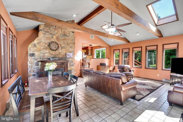 2394 HILL RD, Perkiomenville, PA 18074