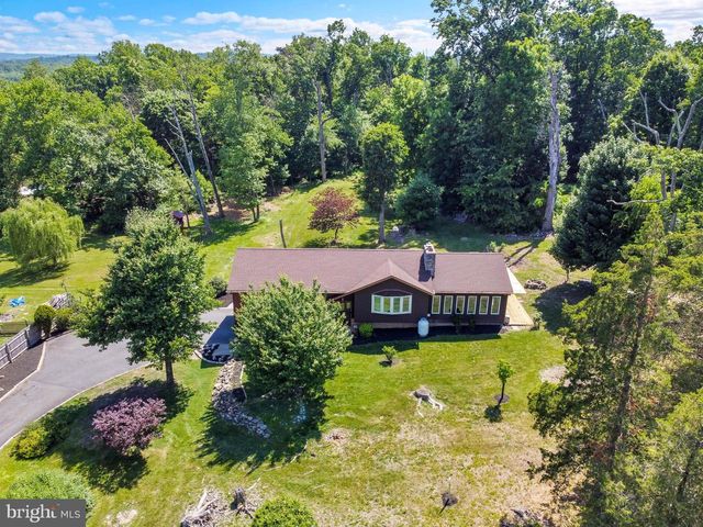 2394 HILL RD, Perkiomenville, PA 18074