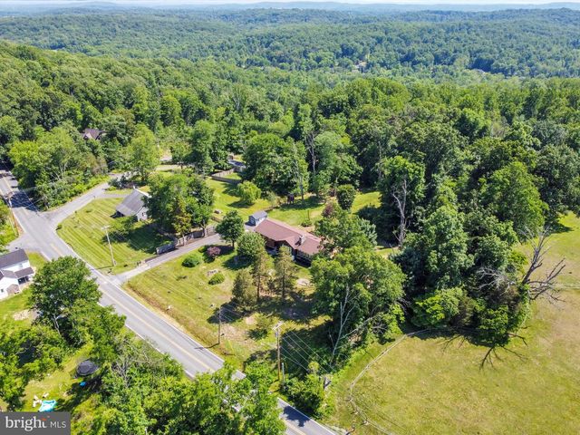 2394 HILL RD, Perkiomenville, PA 18074