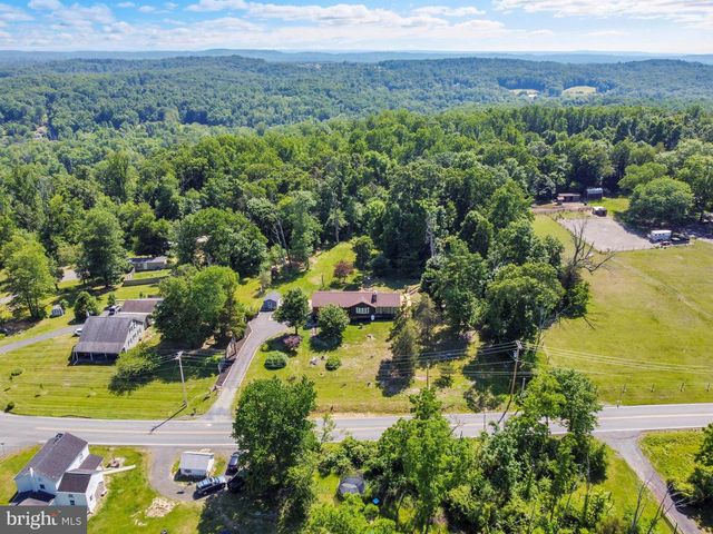 2394 HILL RD, Perkiomenville, PA 18074