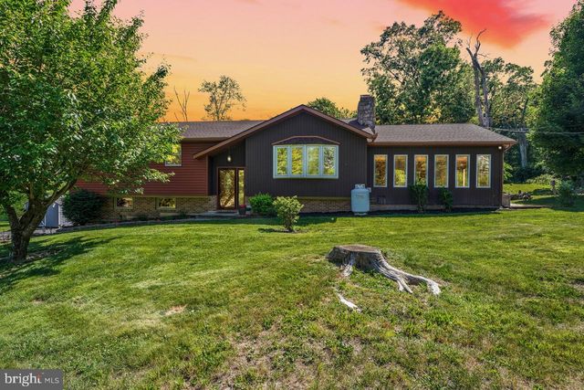 2394 HILL RD, Perkiomenville, PA 18074