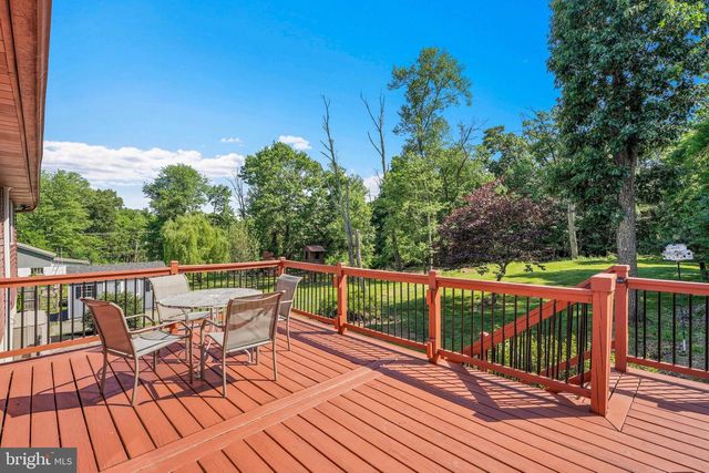 2394 HILL RD, Perkiomenville, PA 18074