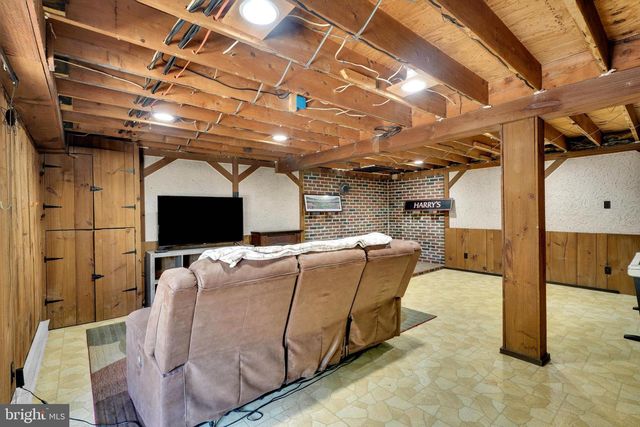 2394 HILL RD, Perkiomenville, PA 18074
