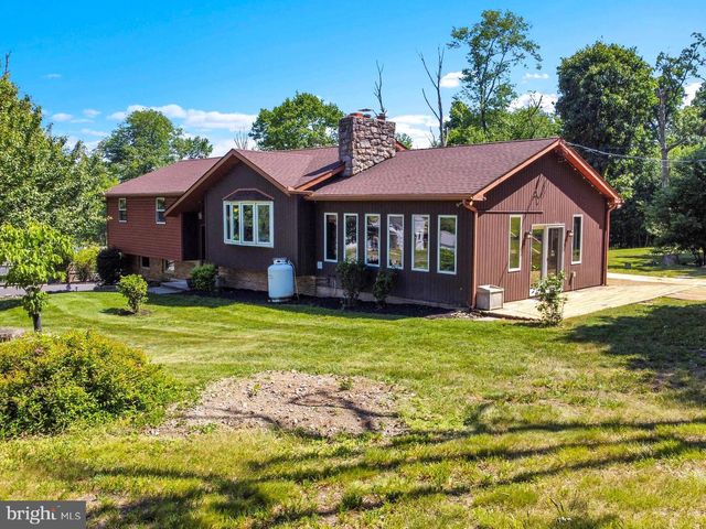 2394 HILL RD, Perkiomenville, PA 18074