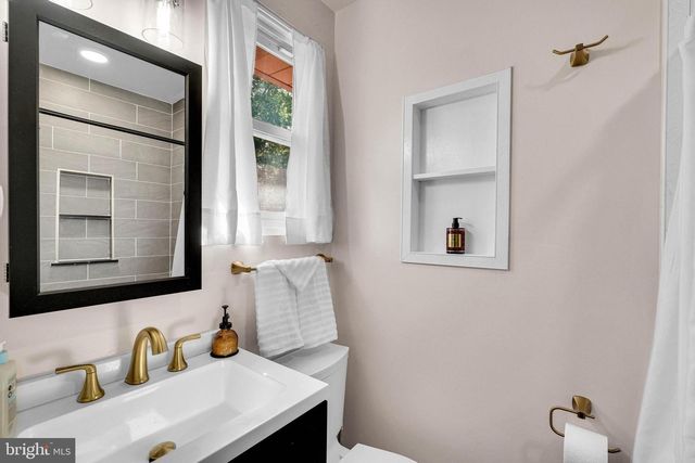 2394 HILL RD, Perkiomenville, PA 18074
