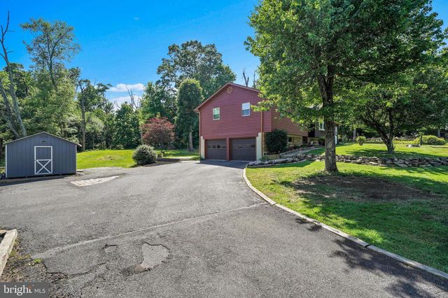 2394 HILL RD, Perkiomenville, PA 18074