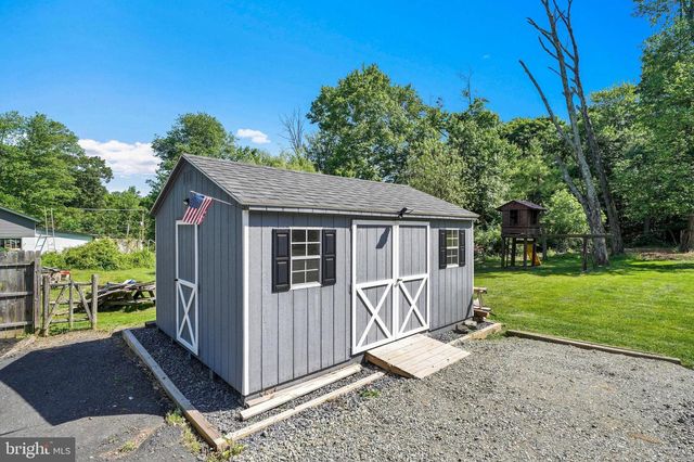 2394 HILL RD, Perkiomenville, PA 18074