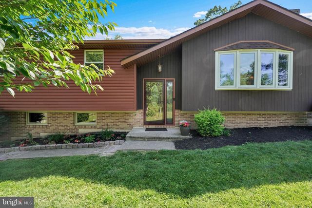 2394 HILL RD, Perkiomenville, PA 18074