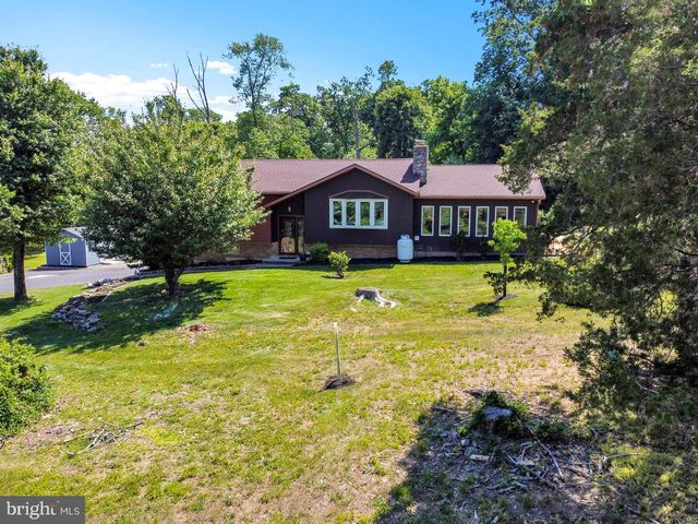 2394 HILL RD, Perkiomenville, PA 18074