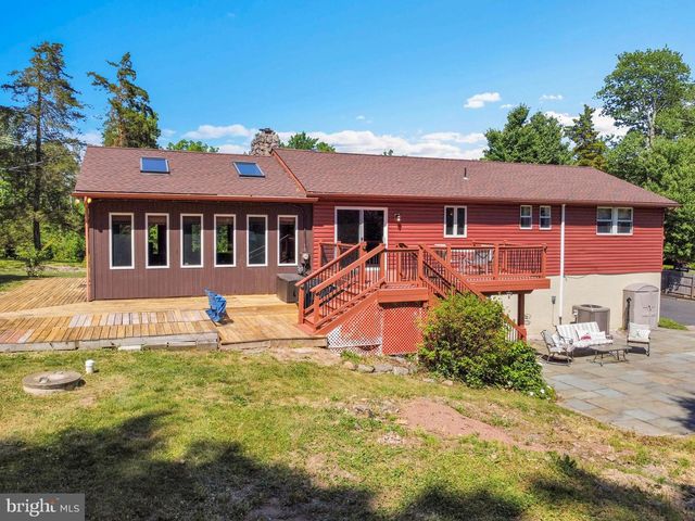 2394 HILL RD, Perkiomenville, PA 18074
