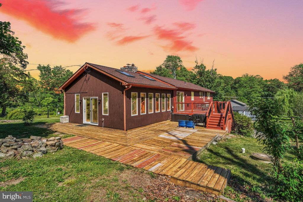 2394 HILL RD, Perkiomenville, PA 18074
