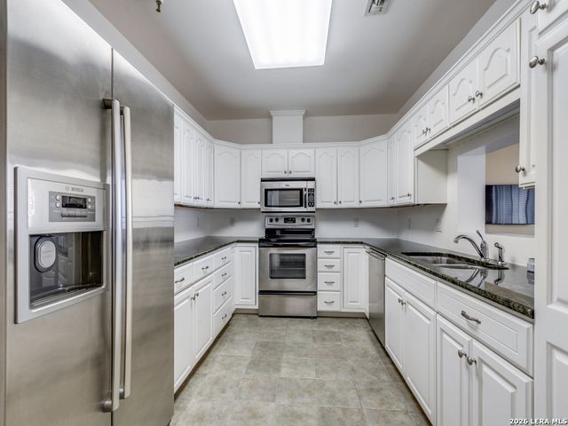 1 Towers Park Ln Apt 1917, San Antonio, TX 78209