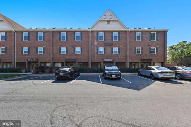 10134 COLVIN RUN RD #H, G, Great Falls, VA 22066
