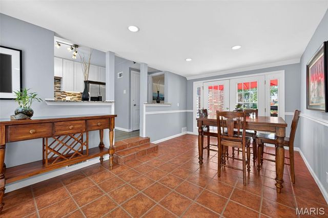 570 Southbrook Drive, St Louis, MO 63122