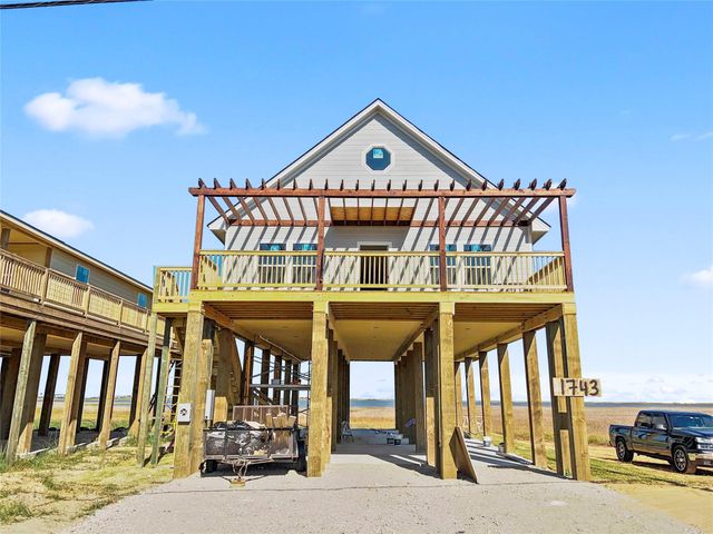 1743 Bluewater Highway, Surfside Beach, TX 77541