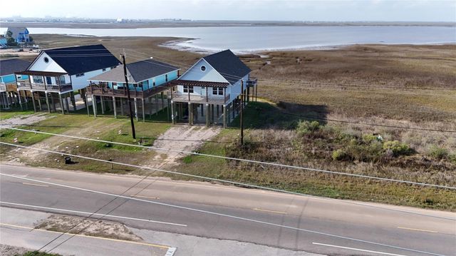 1743 Bluewater Highway, Surfside Beach, TX 77541