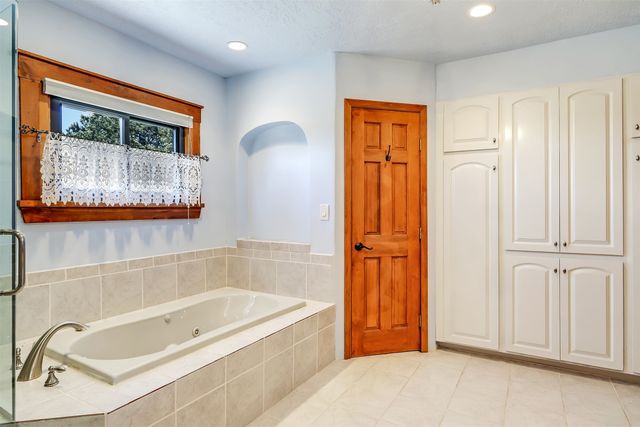 150 Calle Ojo Feliz, Santa Fe, NM 87505