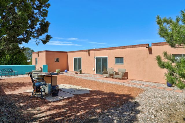 150 Calle Ojo Feliz, Santa Fe, NM 87505