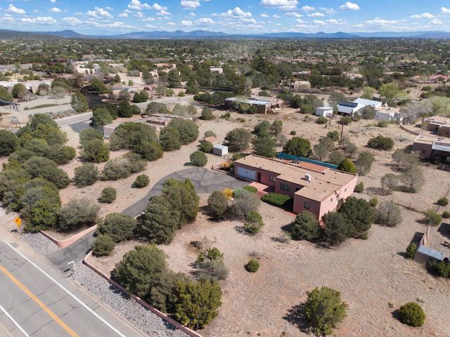 150 Calle Ojo Feliz, Santa Fe, NM 87505