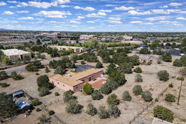 150 Calle Ojo Feliz, Santa Fe, NM 87505