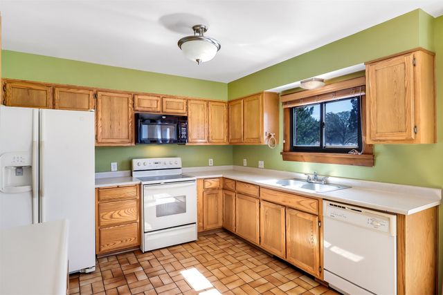 150 Calle Ojo Feliz, Santa Fe, NM 87505