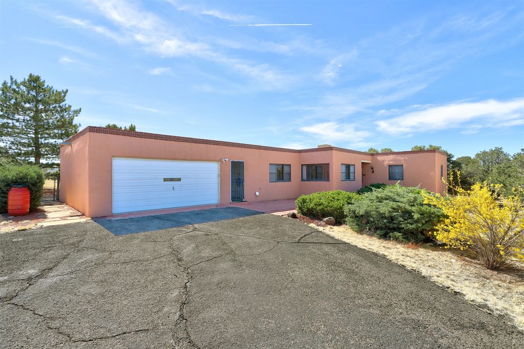 150 Calle Ojo Feliz, Santa Fe, NM 87505
