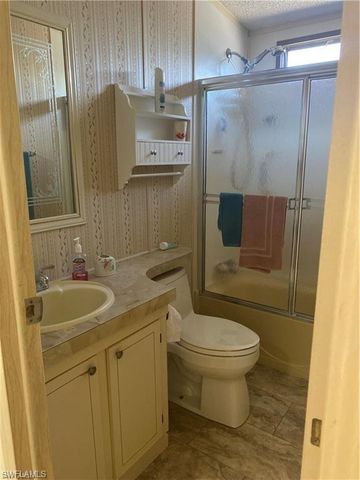 571 Sunrise LN, North Fort Myers, FL 33903