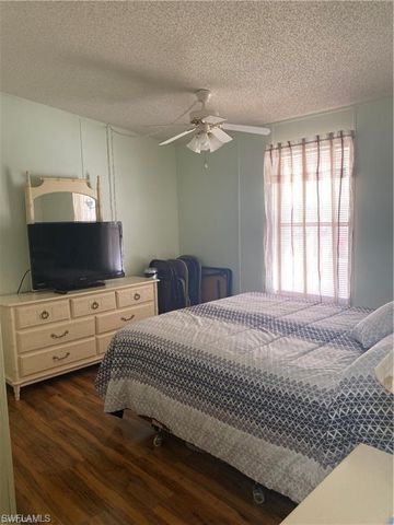 571 Sunrise LN, North Fort Myers, FL 33903