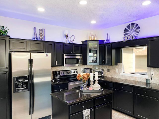 12301 E Zimmerly Ct, Wichita, KS 67207