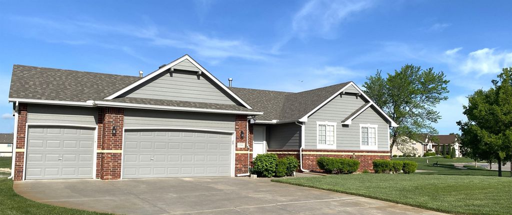12301 E Zimmerly Ct, Wichita, KS 67207